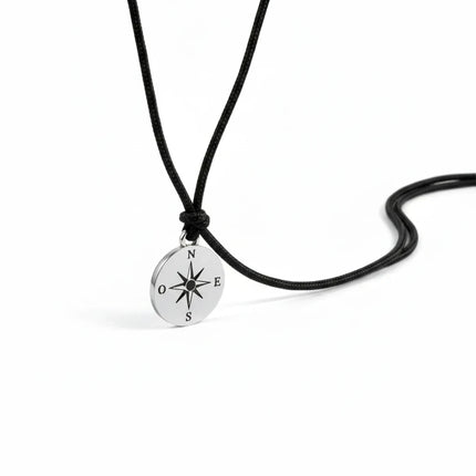 Collana uomo Tempo A Tempo 2Jewels con pendente a forma di rosa dei venti in acciaio e cordino in cordura nera