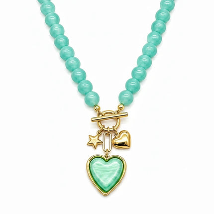 Collana Tempo A Tempo in perline resina verde tiffany con ciondoli cuore e stella dorati e chiusura T-bar in acciaio