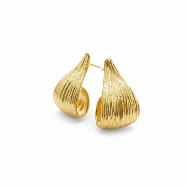 Tempo A Tempo gold-tone drop earrings with a textured, vintage-inspired design. Lightweight and chic.