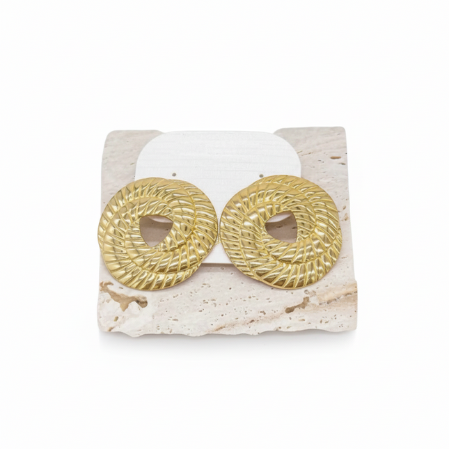 Tempo A Tempo gold geometric earrings with a hollow central drop shape and 3D texture. Lightweight alloy.