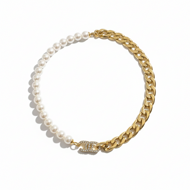 Tempo A Tempo gold-plated stainless steel necklace with pearls and cuban link chain, featuring a pearl pendant and crystal-embellished clasp.
