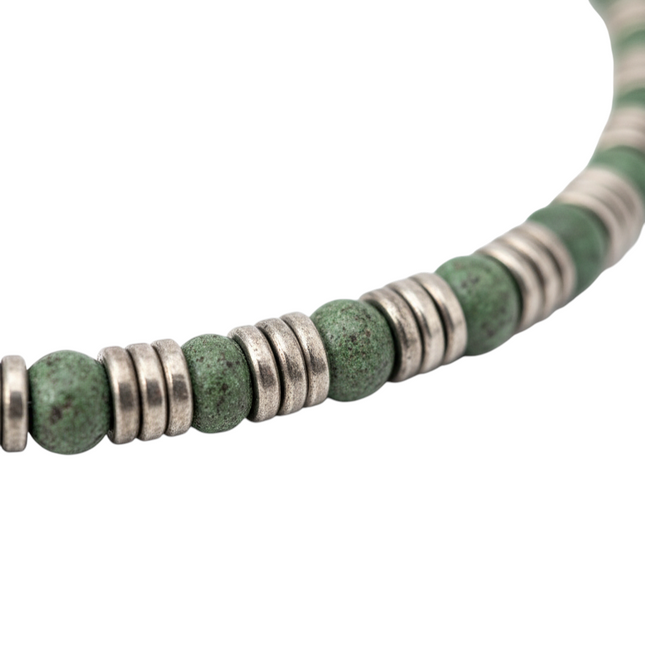 Tempo A Tempo unisex choker necklace with green beads and silver-tone spacers, made of hypoallergenic 316L steel with a vintage effect.