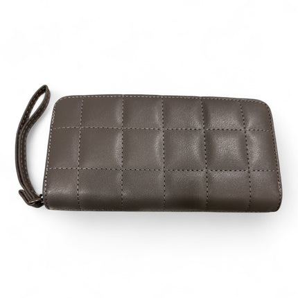 Tempo A Tempo unisex large grey wallet with a quilted pattern, wrist strap, and secure zip closure.