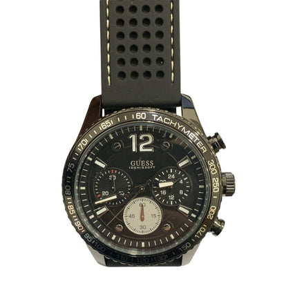Tempo A Tempo Guess W0971G1 men's chronograph watch with a black silicone strap and stainless steel case