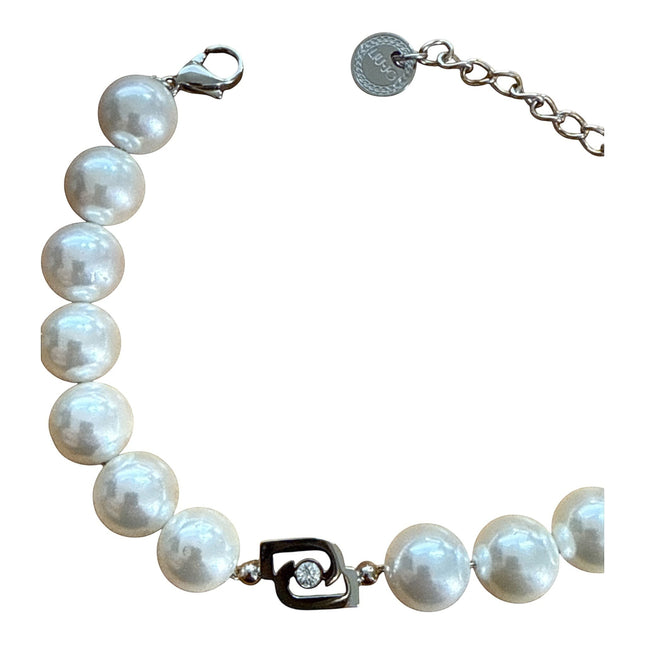 Tempo A Tempo Liu Jo pearl bracelet with silver steel logo and white zircon detail on a 19cm chain