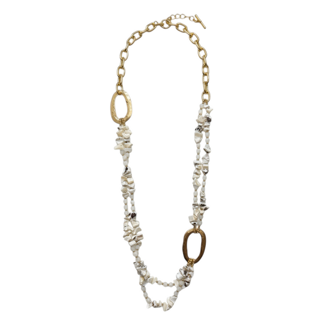 Tempo A Tempo long necklace with irregular white stones, gold details, and decorative rings. Boho chic style.