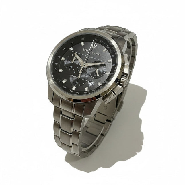 Orologio da uomo Maserati Successo cronografo in acciaio grigio gun-metal con quadrante nero e datario.