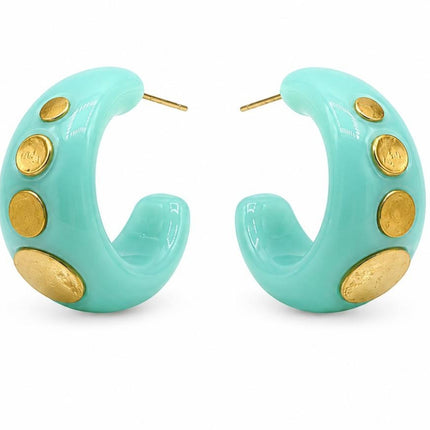 Orecchini a cerchio maxi Tempo A Tempo in resina lucida verde tiffany con borchie dorate scalari