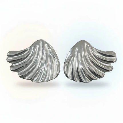 Orecchini a lobo Tempo A Tempo in acciaio argentato a forma di conchiglia con design marino elegante
