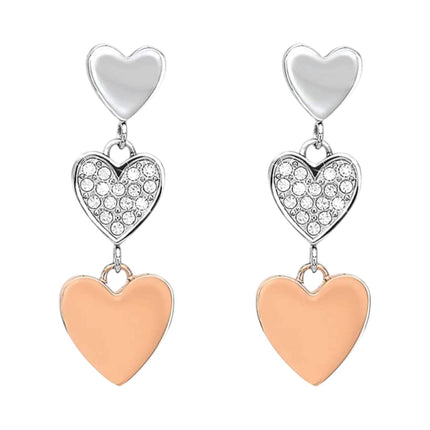 Tempo A Tempo Orecchini pendenti in acciaio PVD rosa con cuori, uno tempestato di cristalli.