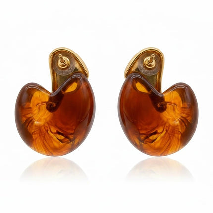 Orecchini Tempo A Tempo Shelly a goccia in resina color ambra cognac e acciaio dorato con chiusura a perno