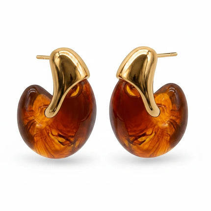 Orecchini Tempo A Tempo a goccia in acciaio dorato e resina color ambra cognac con design bombato