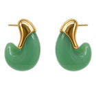 Orecchini a goccia Tempo A Tempo in acciaio dorato e resina verde giada, design bombato elegante e moderno.