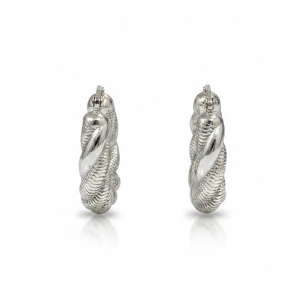 Orecchini Tempo A Tempo in acciaio argentato con design a vortice intrecciato tridimensionale su sfondo bianco.