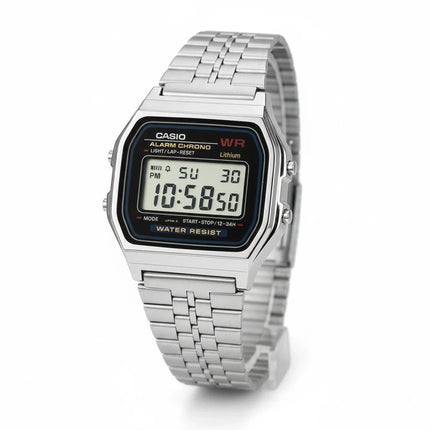 Display LCD dell'orologio Casio A159WA in acciaio color argento con cinturino a maglie