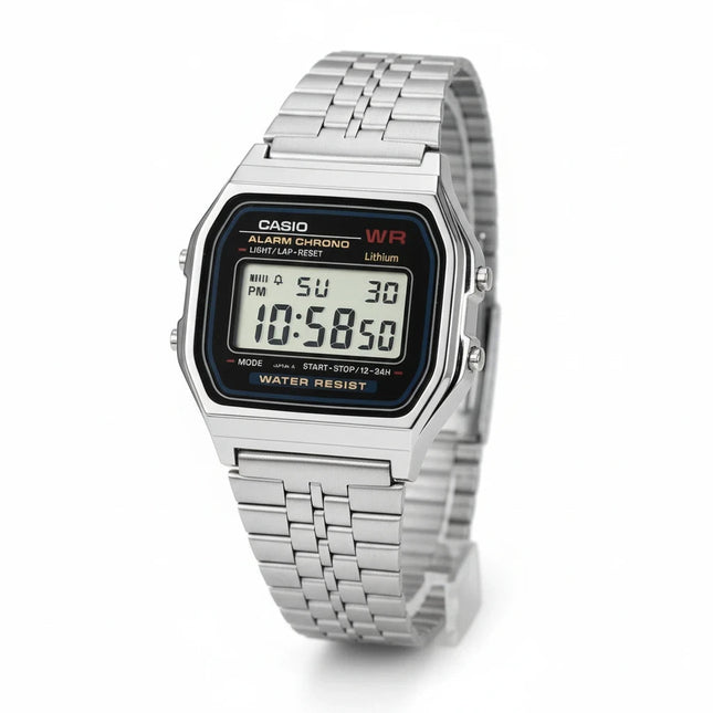 Display LCD dell'orologio Casio A159WA in acciaio color argento con cinturino a maglie