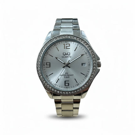 Orologio donna Tempo A Tempo Q&Q by Citizen in acciaio con quadrante argento, lunetta a cristalli e datario