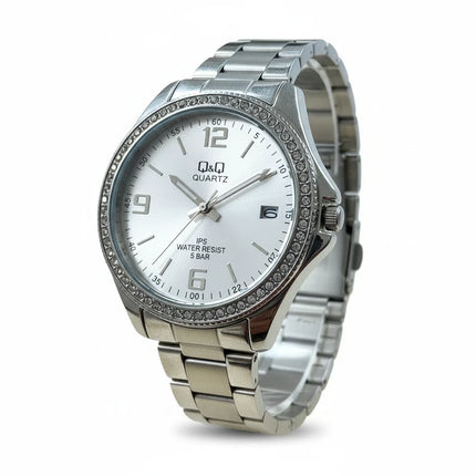 Orologio donna Tempo A Tempo Q&Q by Citizen in acciaio argentato con lunetta di cristalli e quadrante con data