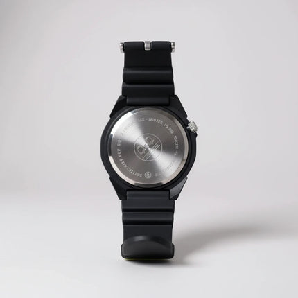 Retro della cassa in acciaio dell'orologio Tempo A Tempo Q&Q by Citizen con cinturino in poliuretano nero