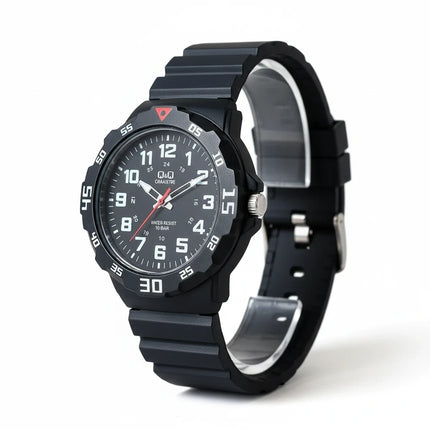 Orologio sportivo Tempo A Tempo Q&Q by Citizen nero in poliuretano con quadrante leggibile e resistenza 10 bar