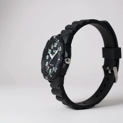 Orologio sportivo Tempo A Tempo Q&Q by Citizen con cassa e cinturino in poliuretano nero, vista laterale