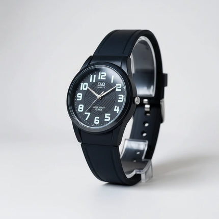 Orologio sportivo Tempo A Tempo Q&Q by Citizen nero in poliuretano con quadrante analogico e numeri grandi
