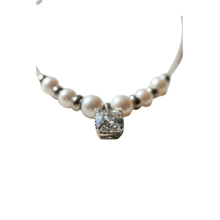 Tempo A Tempo women's necklace featuring white synthetic pearls and a central faceted crystal pendant on a steel chain.