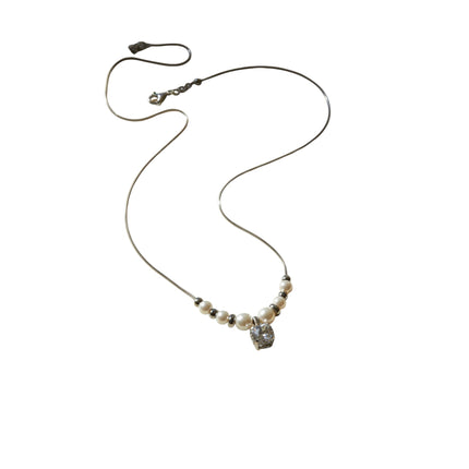 Tempo A Tempo women's necklace with white synthetic pearls and a central faceted crystal pendant on a steel chain.