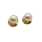 Tempo A Tempo pearl and gold stud earrings with a polished finish. Minimalist and elegant design.