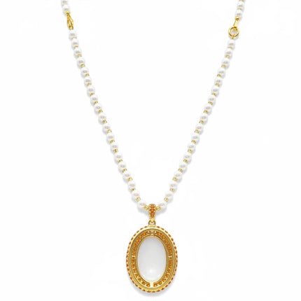 Tempo A Tempo Shelly necklace featuring white pearls and a gold oval pendant with sparkling rhinestones, 50cm length.