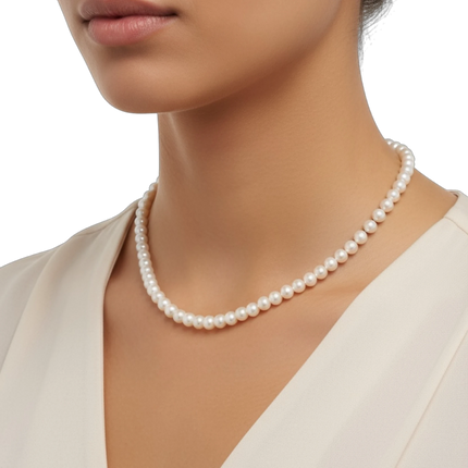 Tempo A Tempo Shelly necklace featuring delicate pink glass pearls and sparkling zirconia on a woman