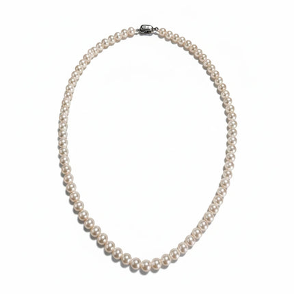 Tempo A Tempo Shelly necklace featuring pink glass pearls and a magnetic clasp with zircon accents