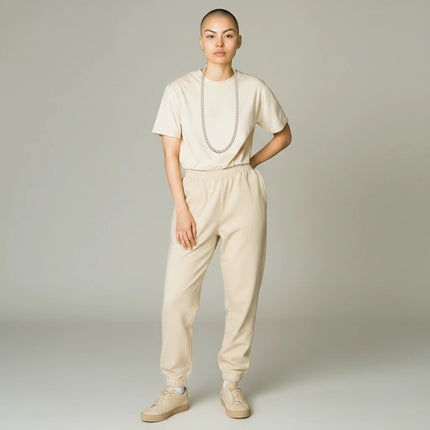 Tempo A Tempo model wearing a long Shelly pink glass pearl necklace with zirconia accents and magnetic clasp