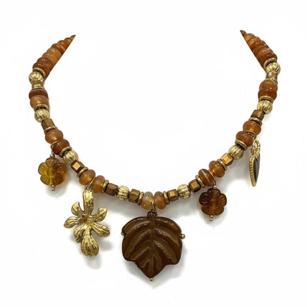 Tempo A Tempo Shelly boho chic necklace with amber beads and gold-tone leaf and flower charms