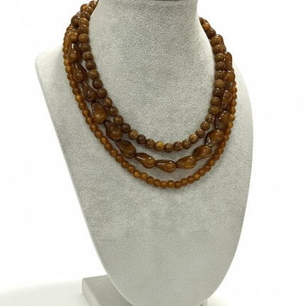 Tempo A Tempo Shelly brown three-strand necklace with synthetic beads on a display bust