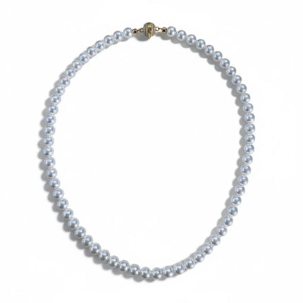 Tempo A Tempo Shelly glass pearl choker necklace with a magnetic clasp adorned with sparkling cubic zirconia stones.