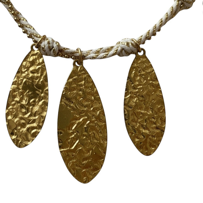 Tempo A Tempo Shelly gold-plated steel necklace with ivory and gold woven fabric chain and 7 hammered leaf charms.