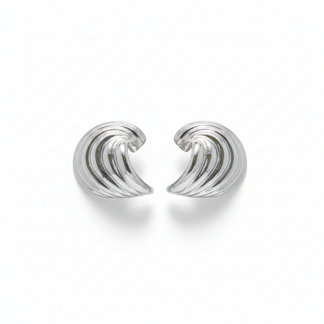 Tempo A Tempo silver wave clip-on earrings, shiny metal, vintage chic design, hypoallergenic.