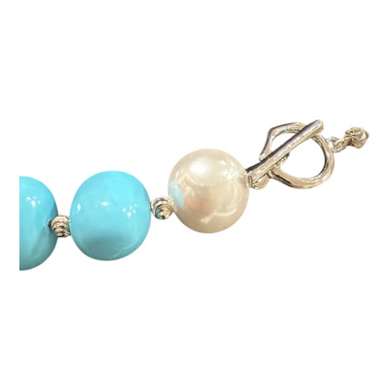 Tempo A Tempo necklace with white and turquoise shell powder pearls and a silver-toned toggle T-bar clasp